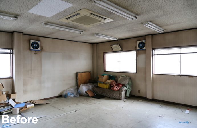 Before:古めかしく、暗い印象の会議室